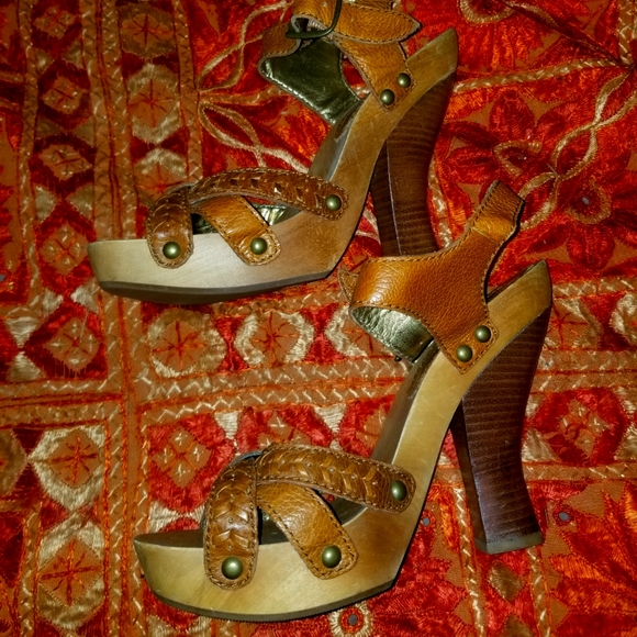 Guess Shoes - Vintage Guess Wooden Heels NWOT